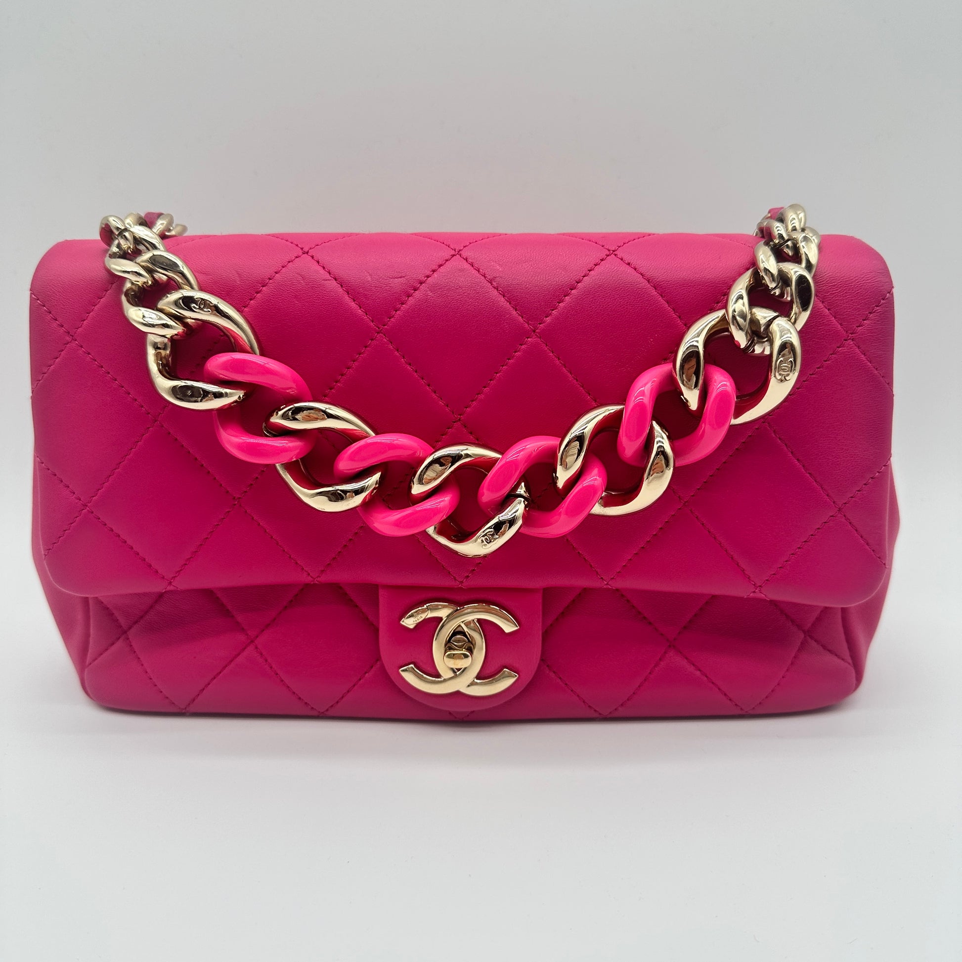 Elegant Chain Single Flap