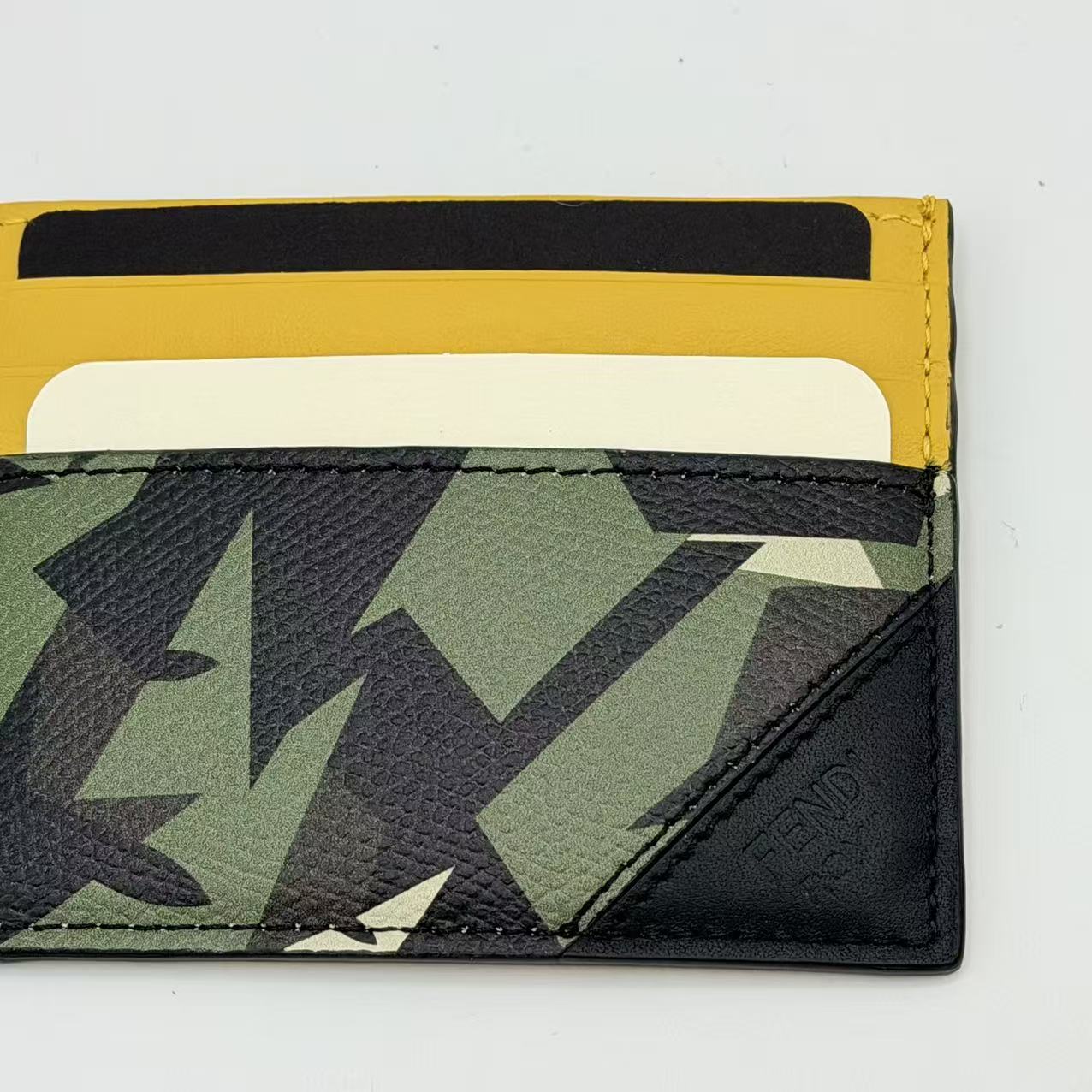 Camouflage Bugs Print Calf Leather Military Green Card Case