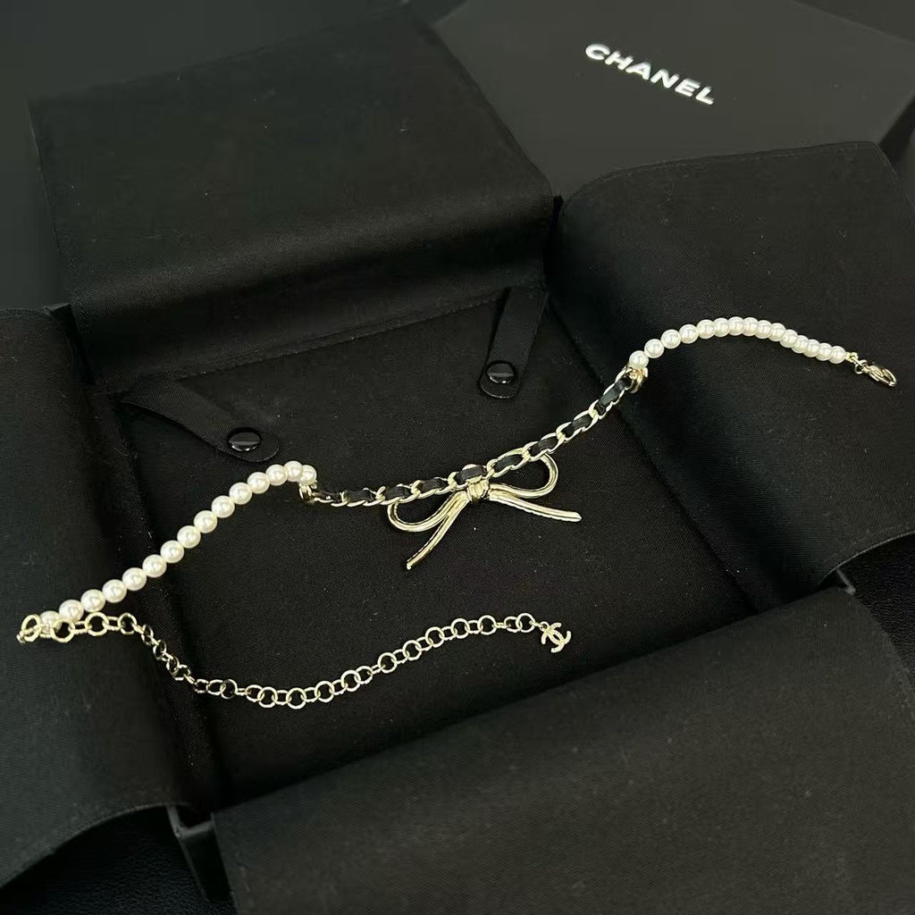 Chanel Faux Pearl & Leather Bow Choker Necklace Twins LDJ4293