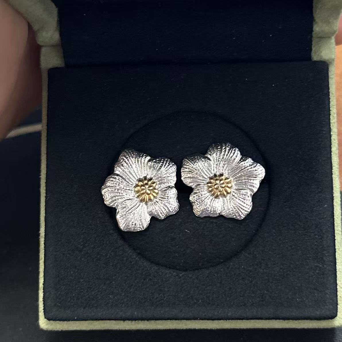 buccellati blossom earrings
