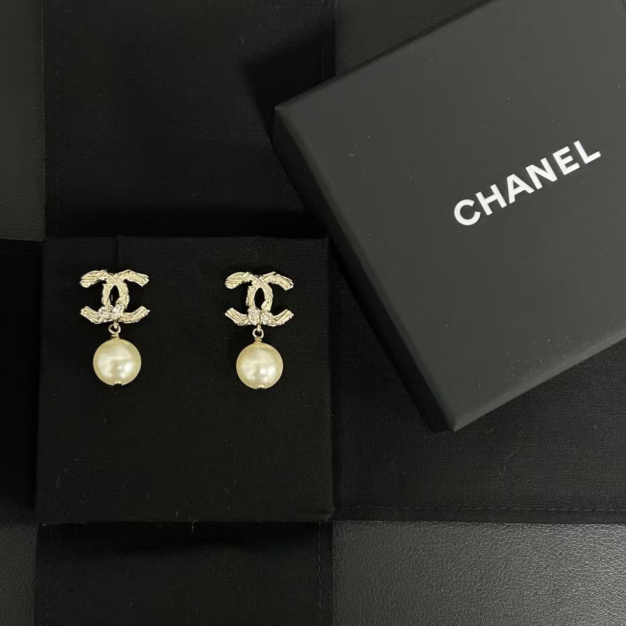 CC Drop Earrings Metal with Faux Pearls Twins LDJ3473