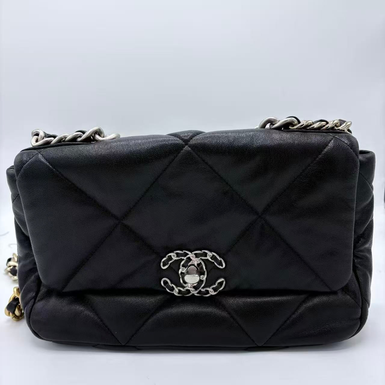 19 Flap Bag Quilted Leather Medium Black