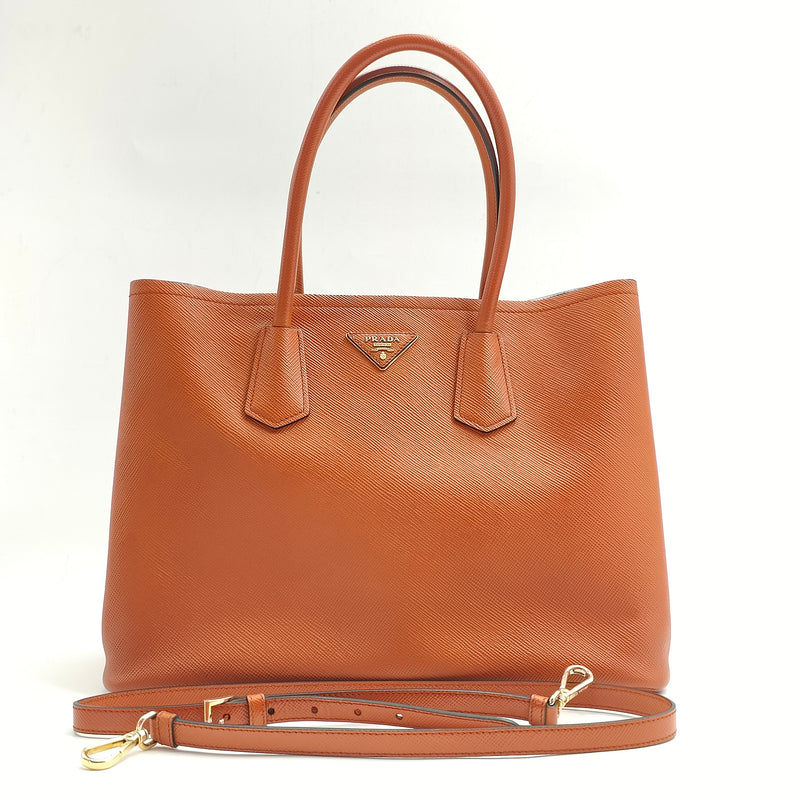 Turnlock Cuir Twin Tote Saffiano Leather Medium