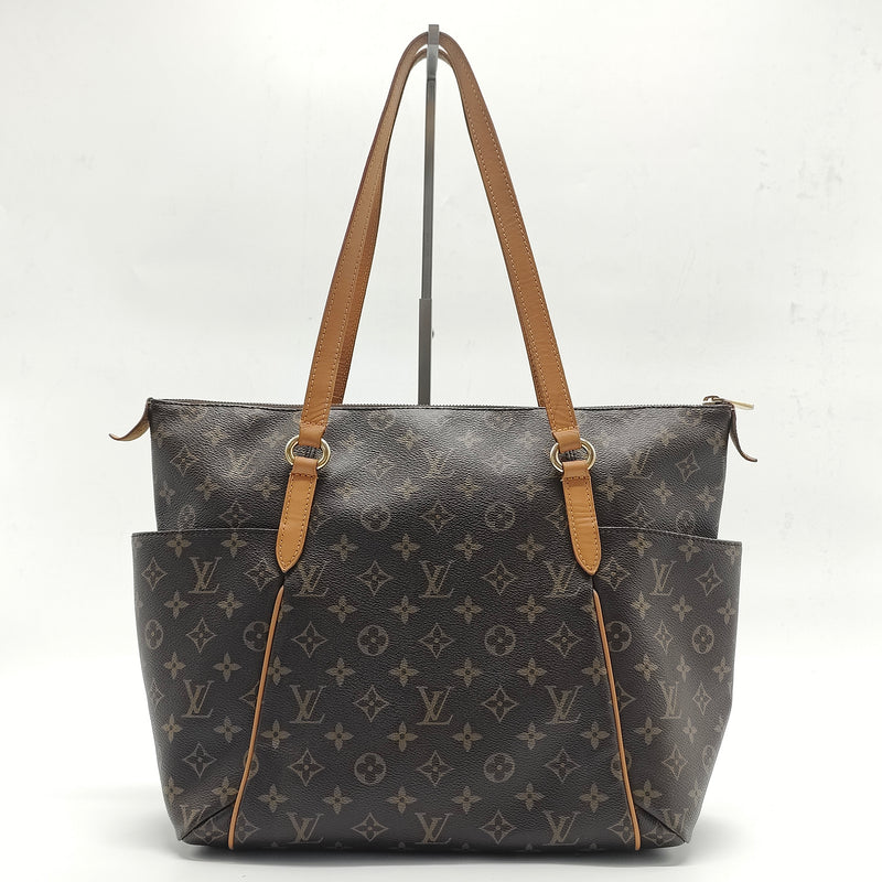 Totally Handbag Monogram Canvas PM