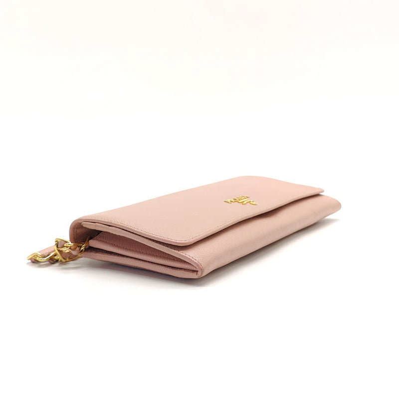 Saffiano Metal Oro Chain Wallet Cammeo