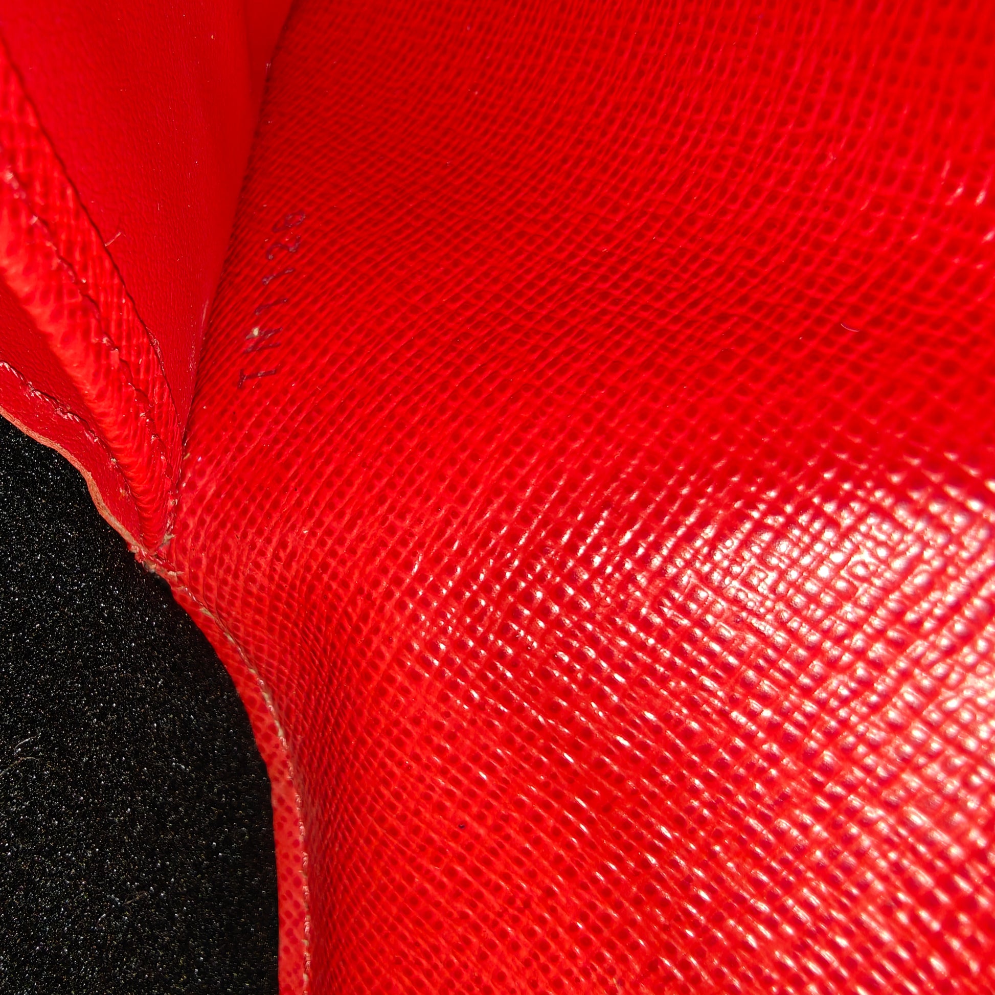 Twist Wallet Epi Leather Compact