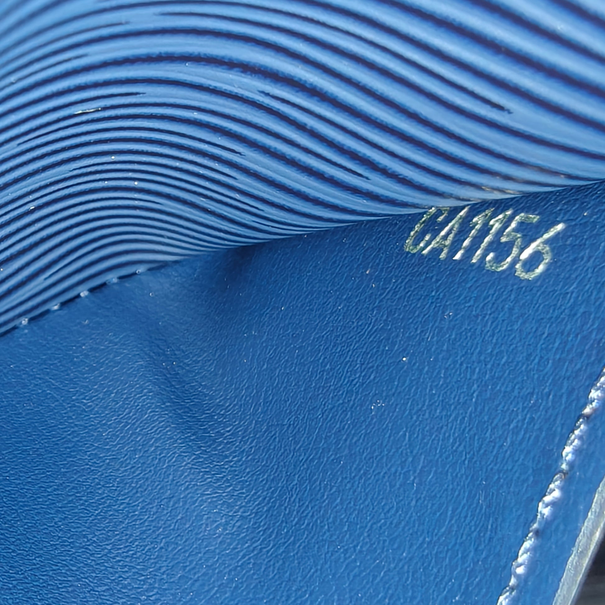 Epi Sarah Wallet NM Blue Celeste