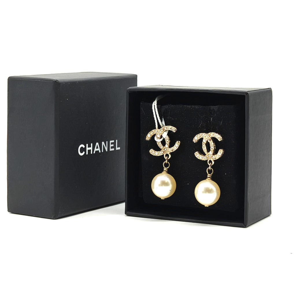 Aretes Chanel Logo Mini Perlas Colgantes twins