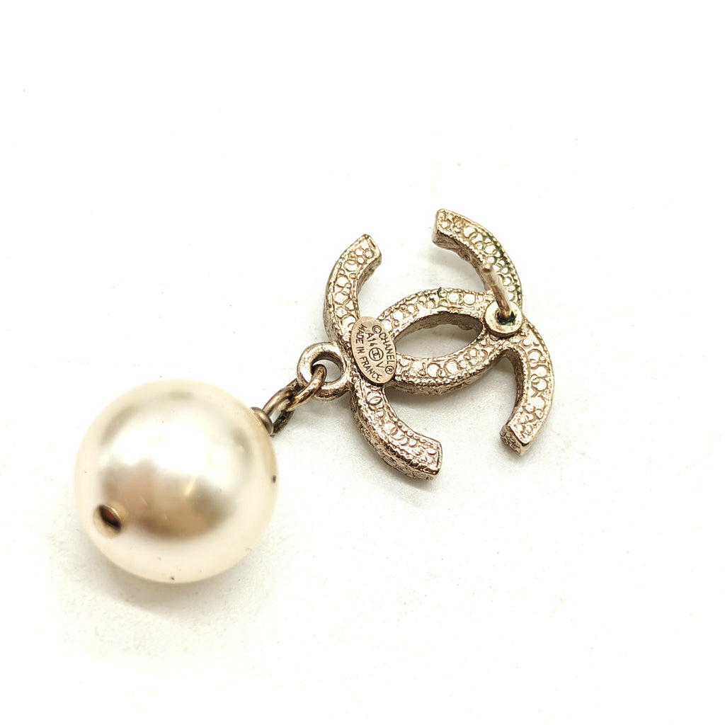 Aretes Chanel Logo Mini Perlas Colgantes twins