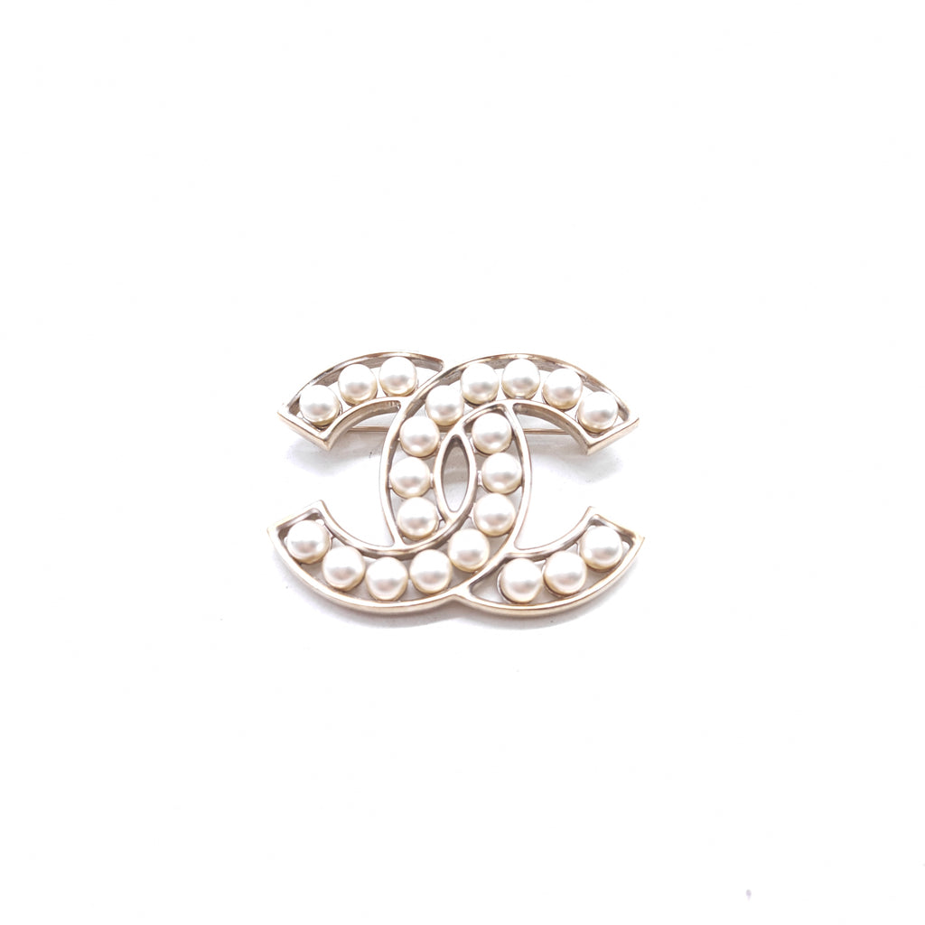 CC Faux Pearl Gold Tone Pin Brooch W20188