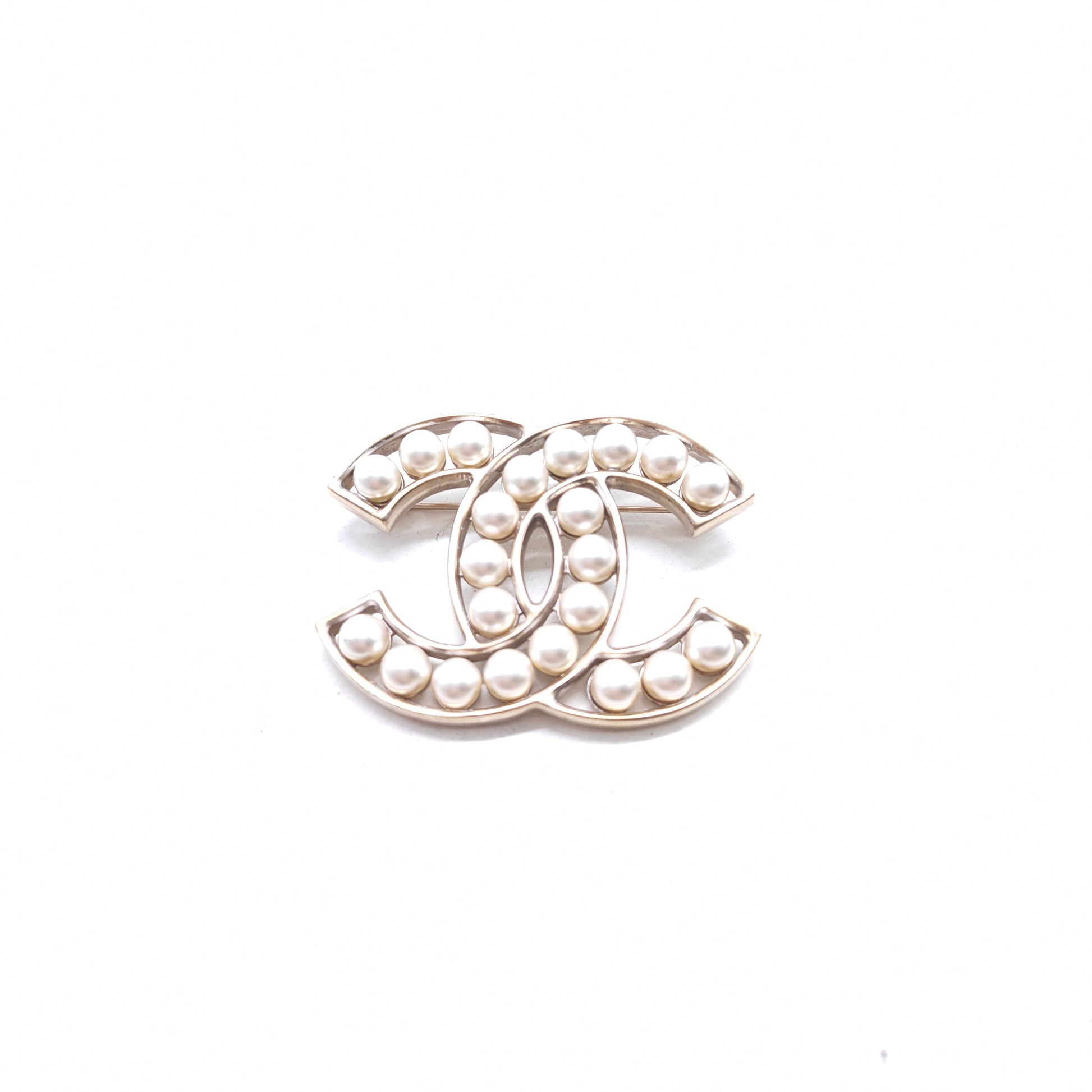 CC Faux Pearl Gold Tone Pin Brooch W20188