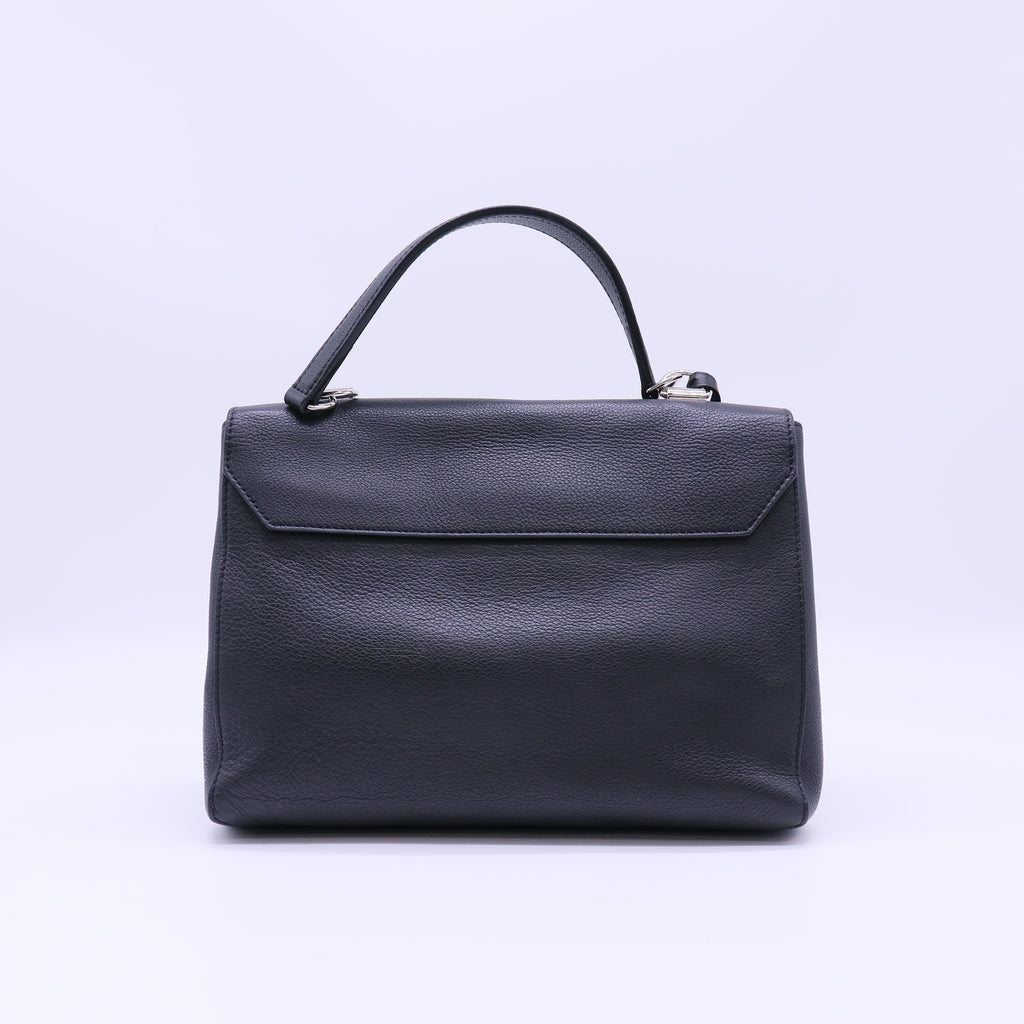 Louis Vuitton Lockme II handbag B22522
