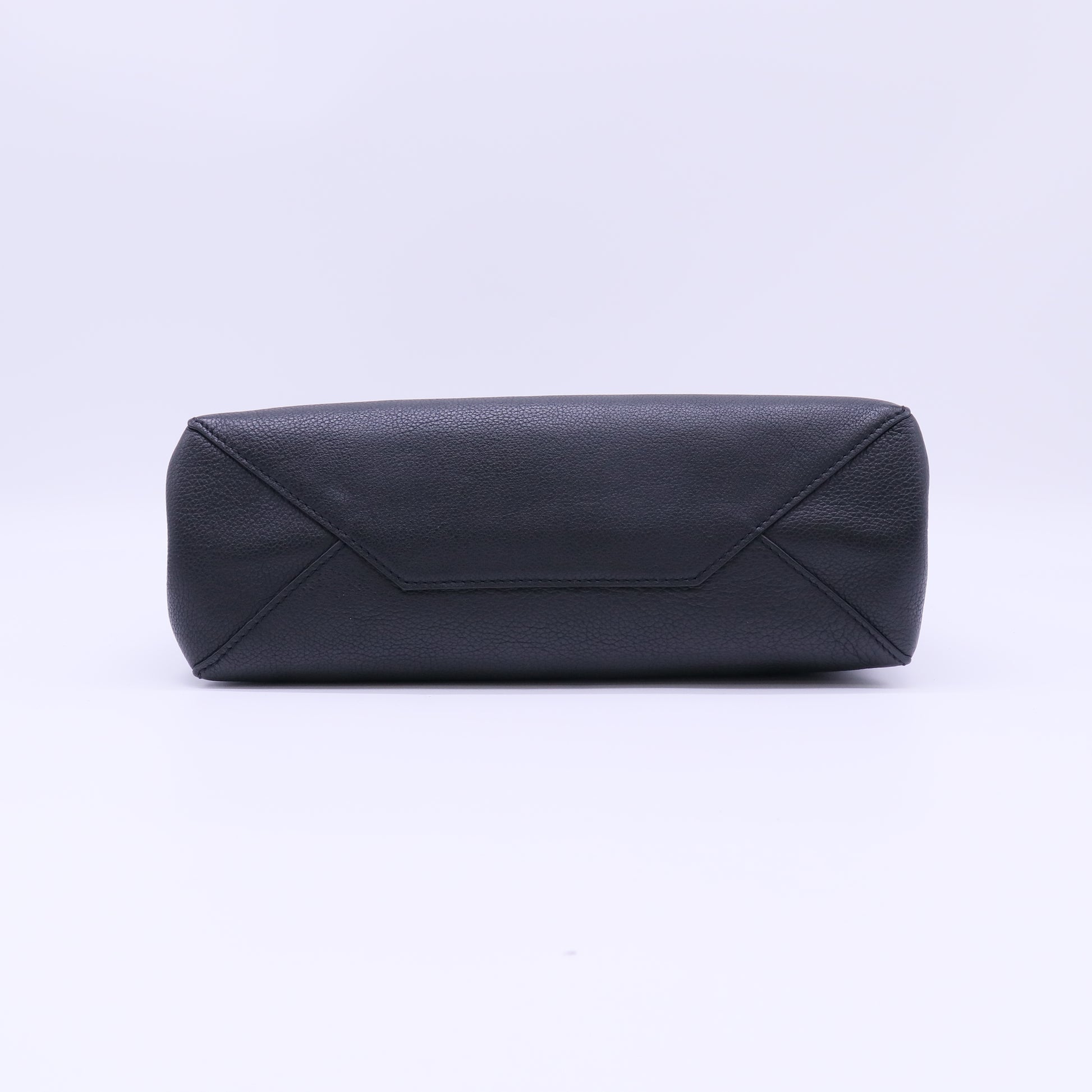 Louis Vuitton Lockme II handbag B22522