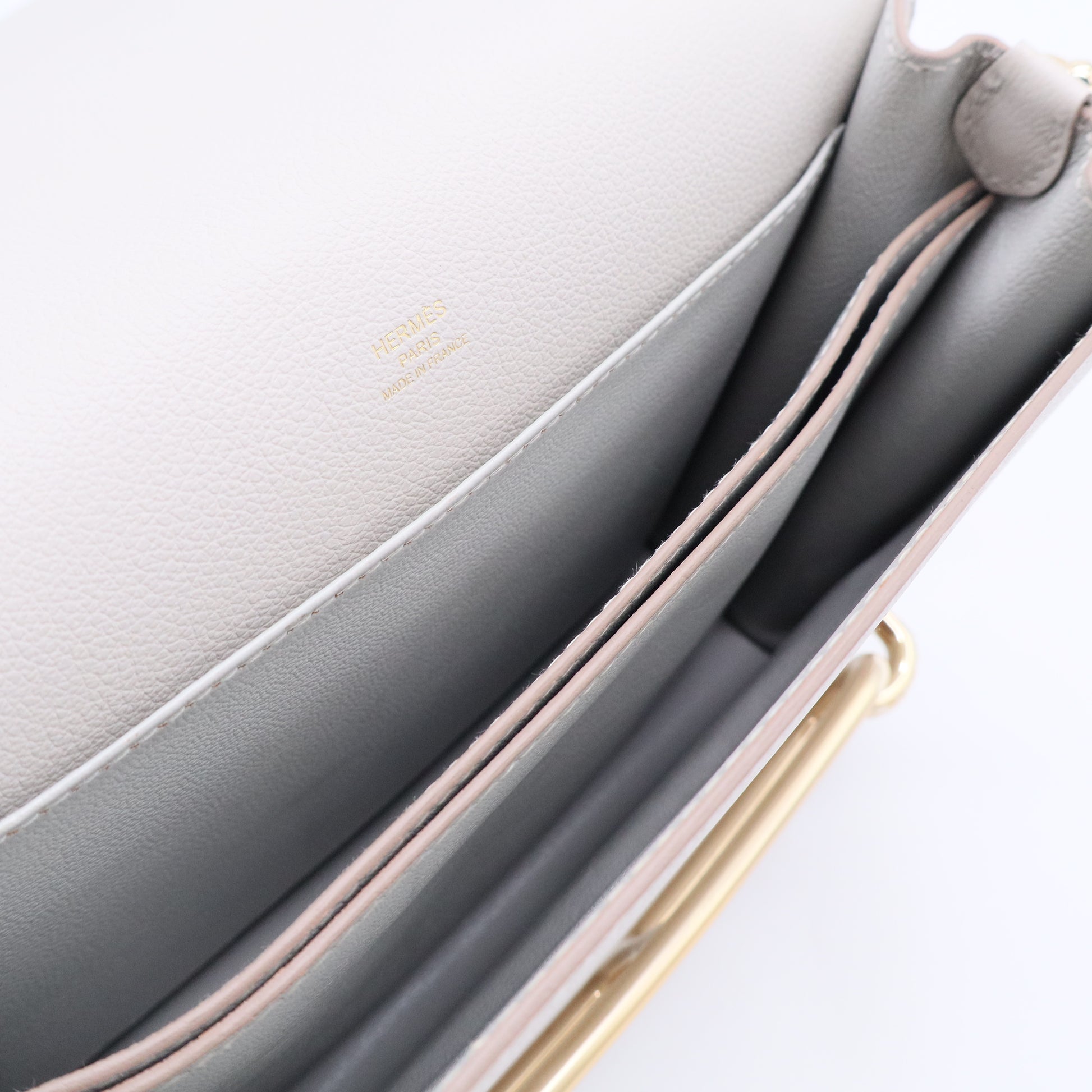 Roulis leather crossbody bag B20353