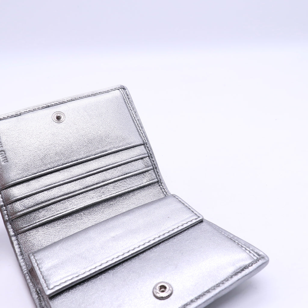 Miu Miu Pre-Owned 2020s Matelasse bi-fold Leather Wallet Twins W20803