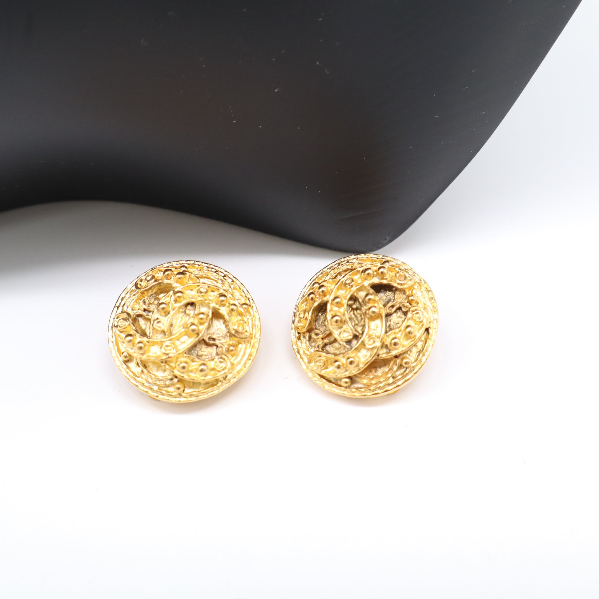 Chanel Vintage CC Textured Round Clip-On Earrings W21902
