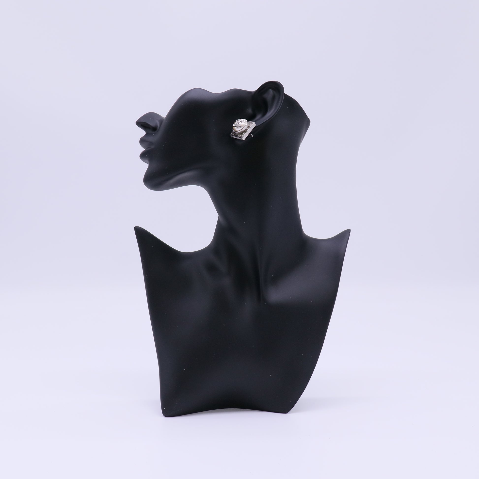 CHANEL 04A 2004 COCO mark stud earring B22505