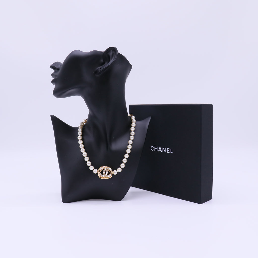 Chanel CC Turnlock Imitation Pearl Bracelet W21895