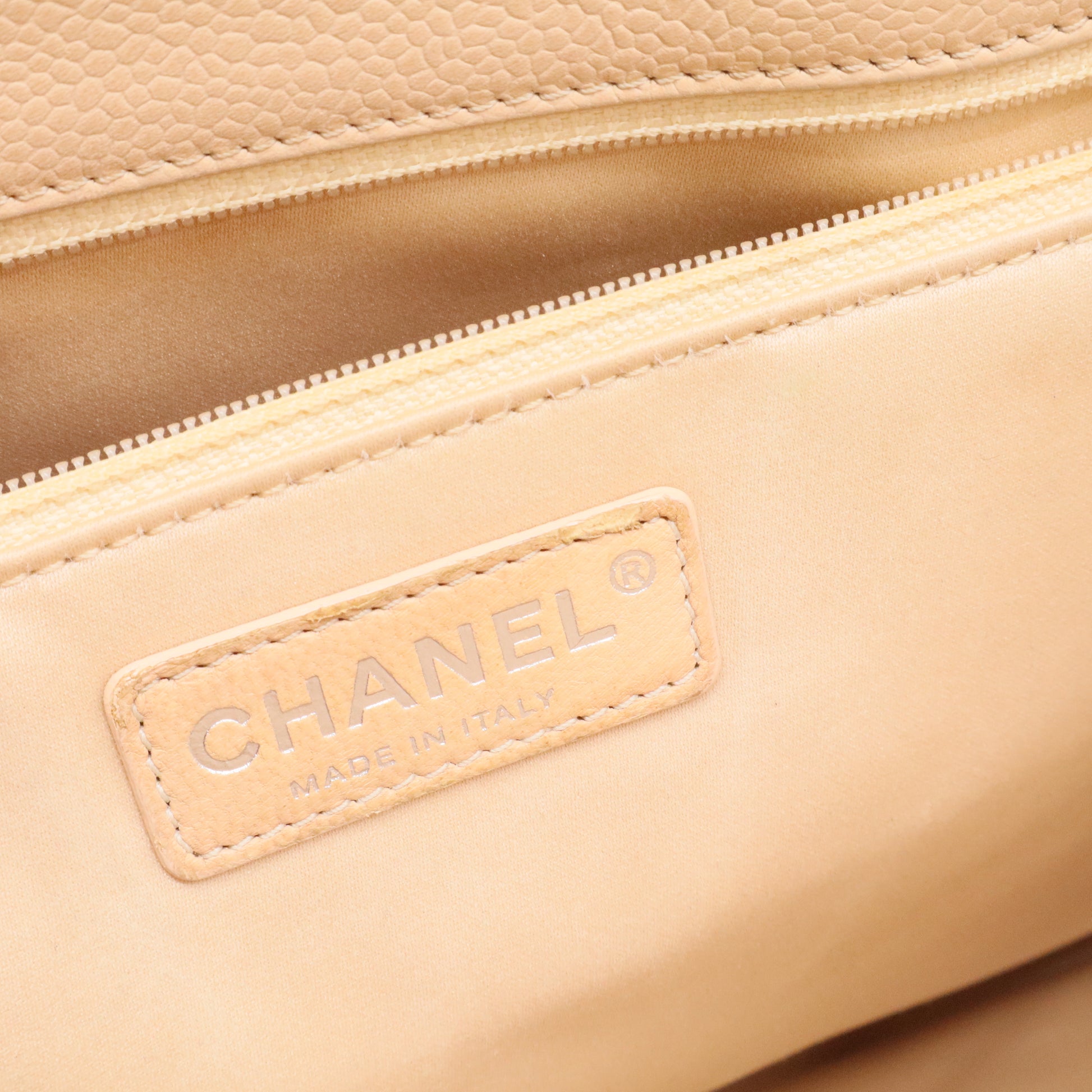 Grand Shopping Tote Quilted Caviar Light Beige