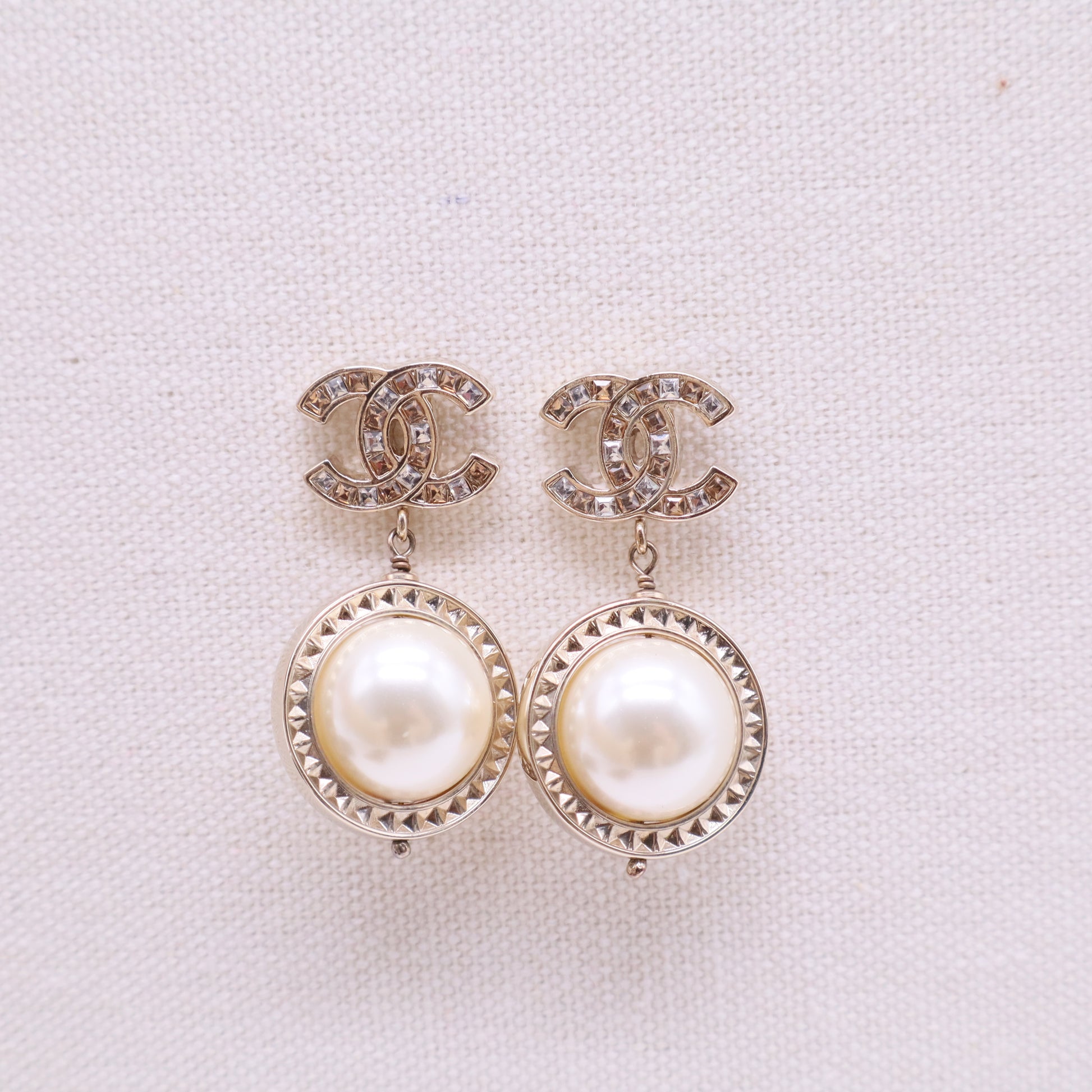Chanel Coco Mark Pearl Rhinestone Earrings Gold Twins LDJ2862