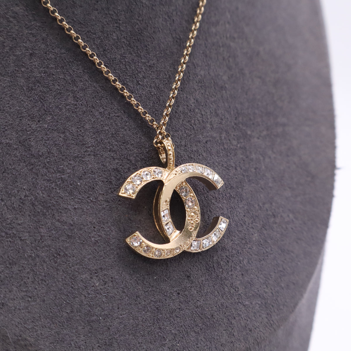 Chanel Baguette CC Pendant Necklace W23120