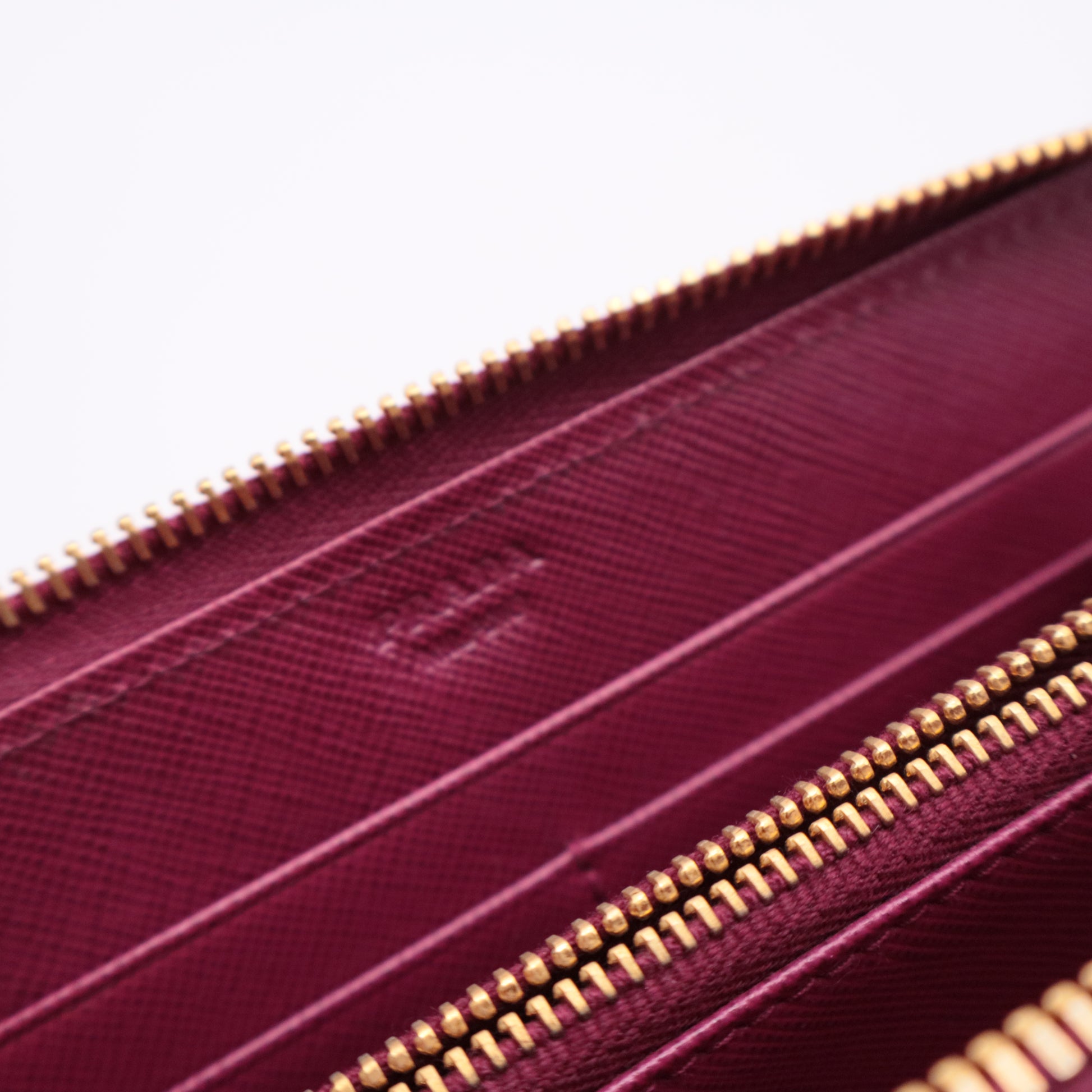 Saffiano Metal Zip Around Wallet Ibisco