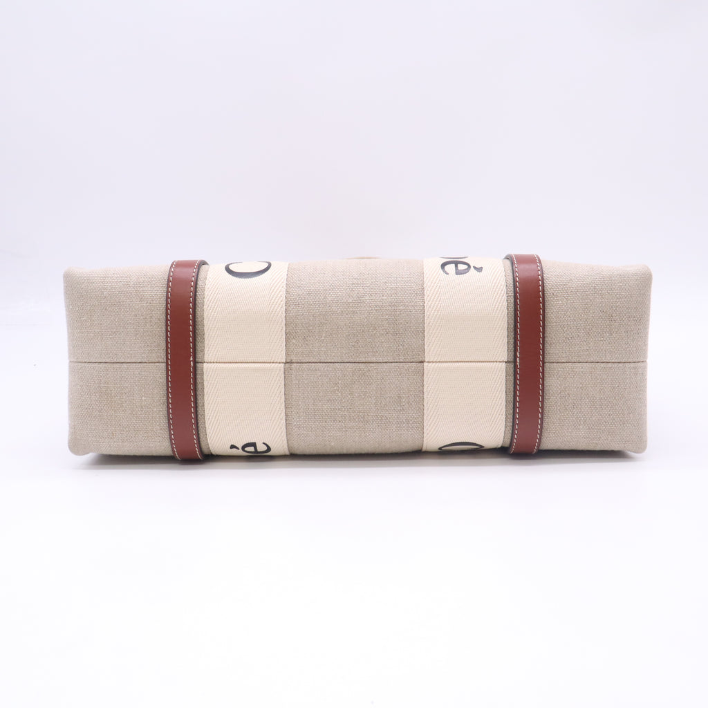 Chloé Medium Woody Tote Bag B24095