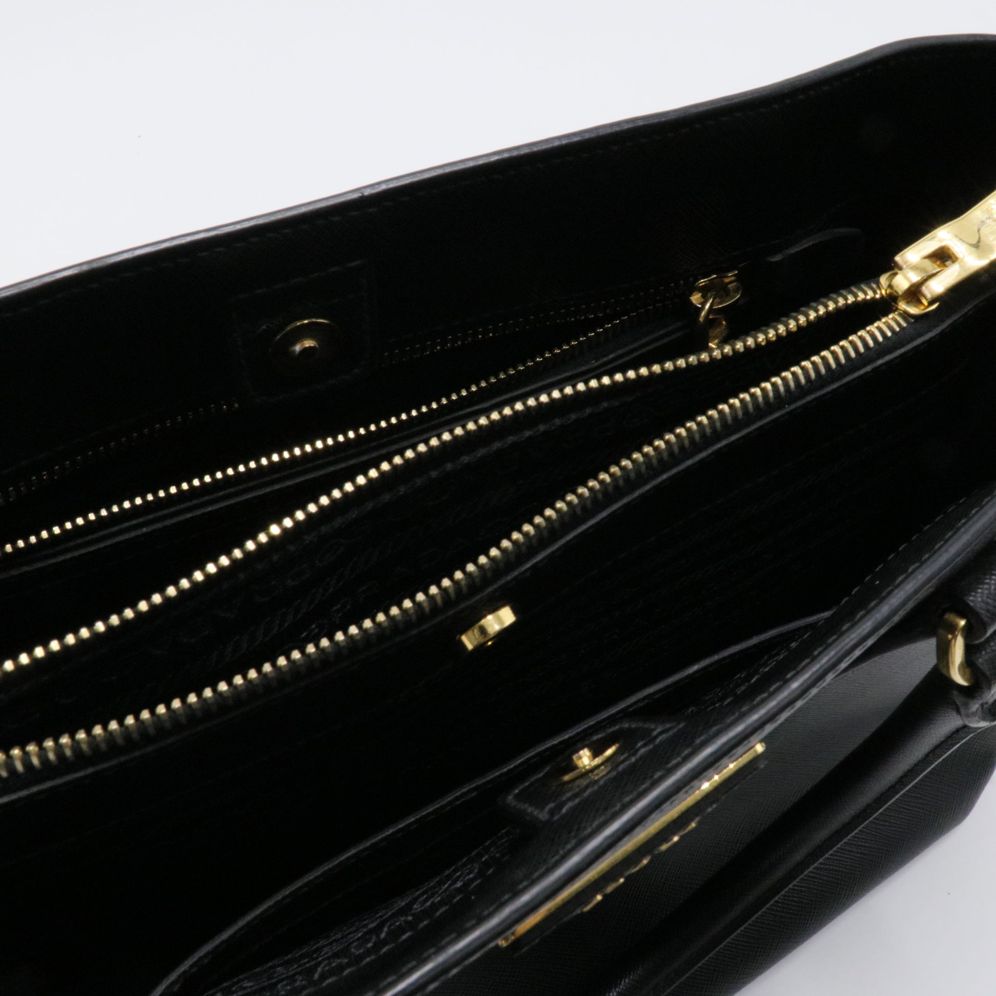 Saffiano Lux Medium Galleria Tote