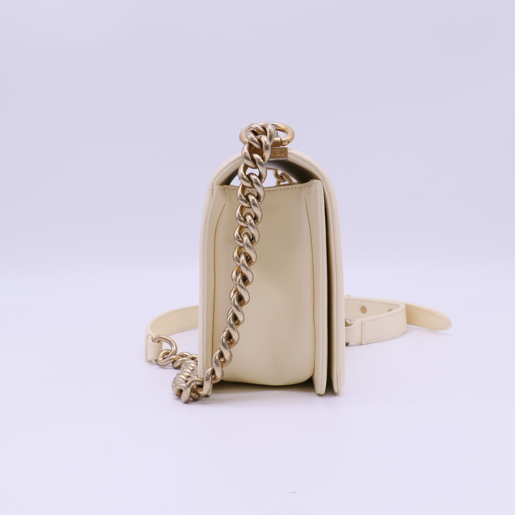Boy CHANEL Flap Bag B22342