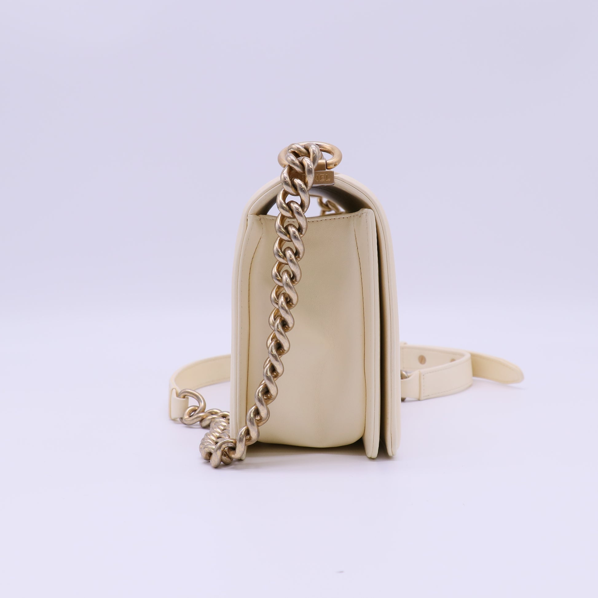 Boy CHANEL Flap Bag B22342