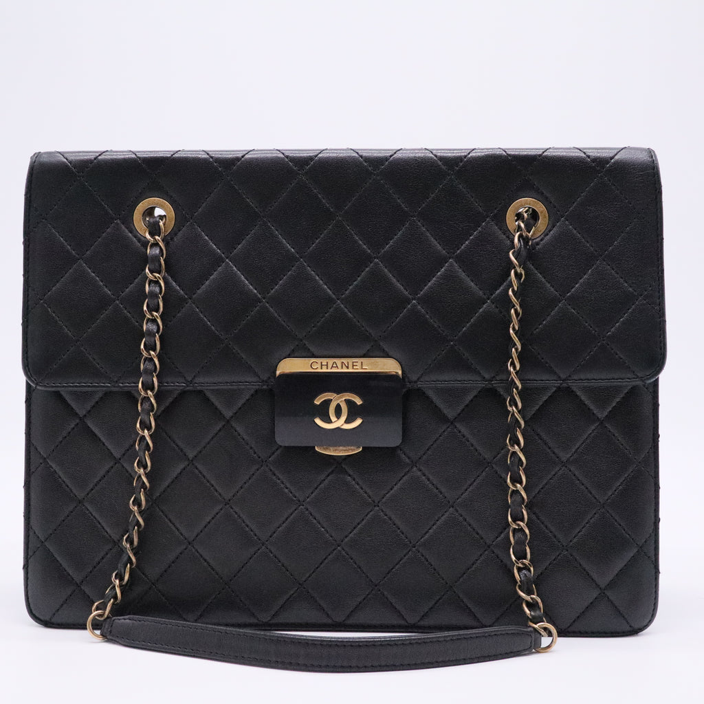 l Vintage Quilted Flap Bag with Plaque Logo Lock