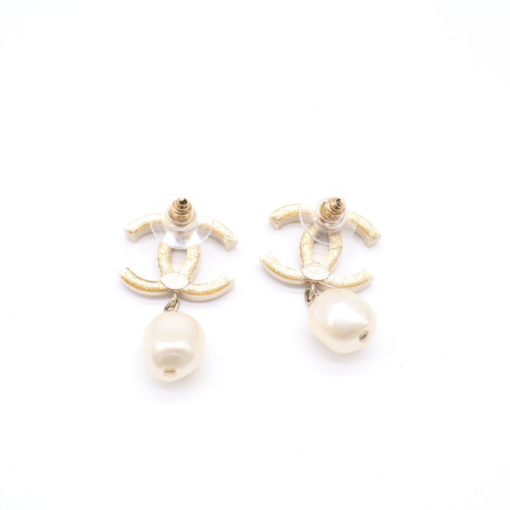 Chanel Interlocking CC Crystal Pearl Drop Earrings W21521