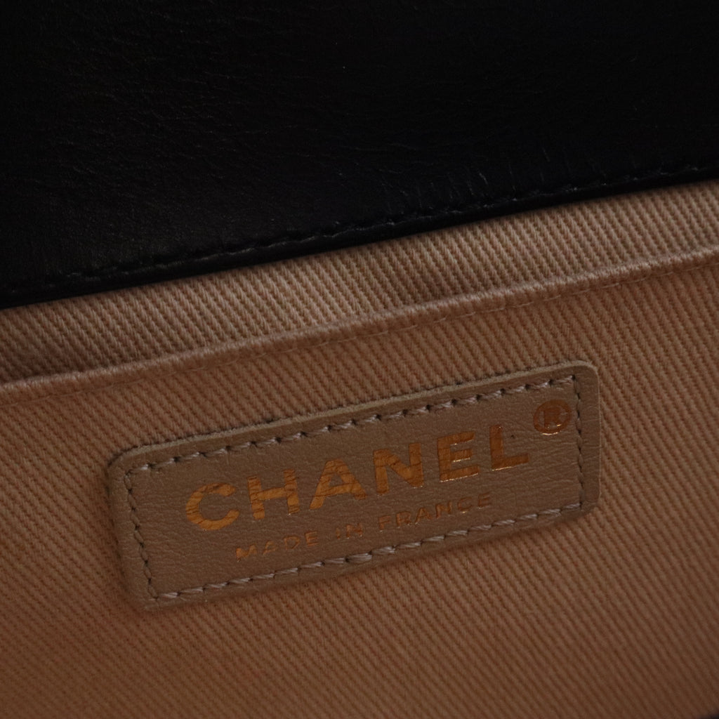 BOY CHANEL Handbag Calfskin & Ruthenium-Gold Metal Black
