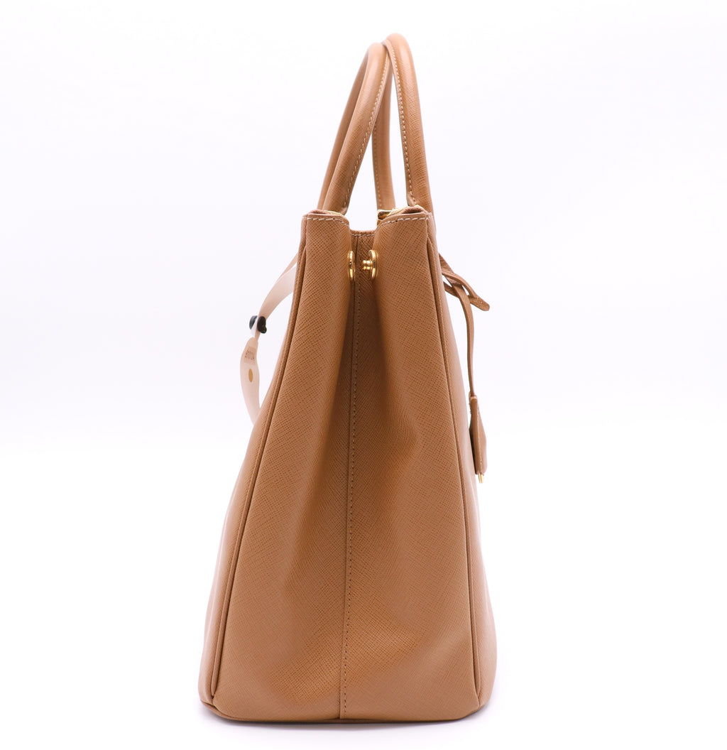Saffiano Lux Large Double Zip Tote Caramel twins