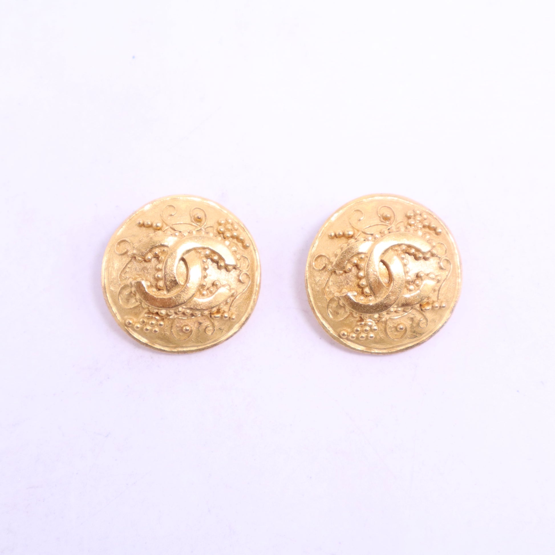 CC Logos Circle Earrings 96 A Clip W20782