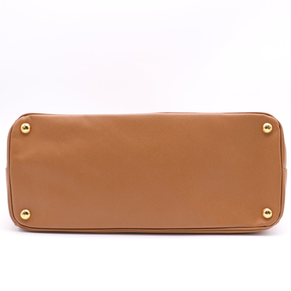 Saffiano Lux Large Double Zip Tote Caramel twins