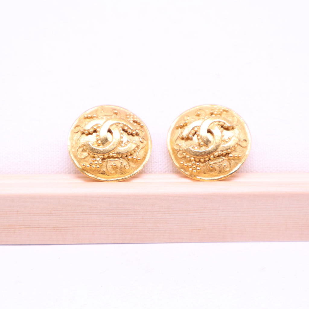 CC Logos Circle Earrings 96 A Clip W20782