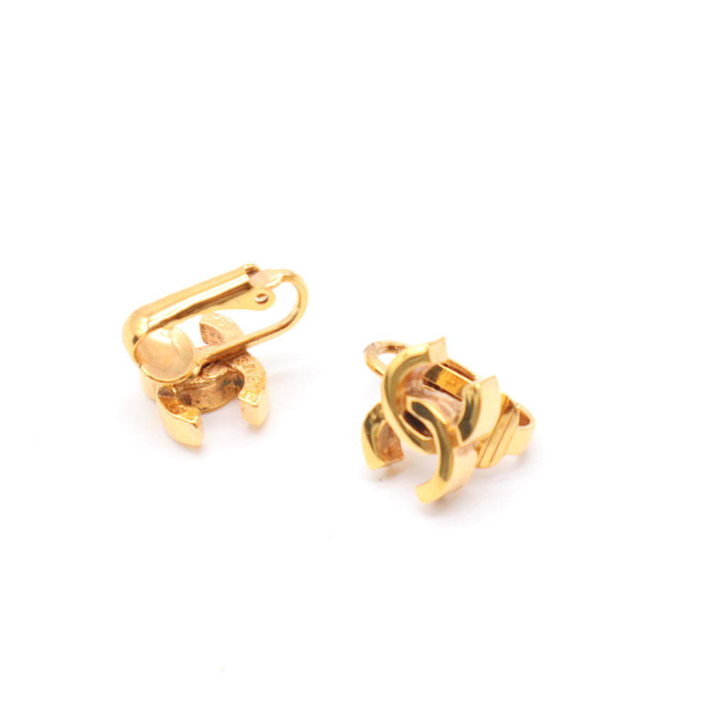 Chanel Vintage Interlocking CC Ribbed Clip On Earrings W21553