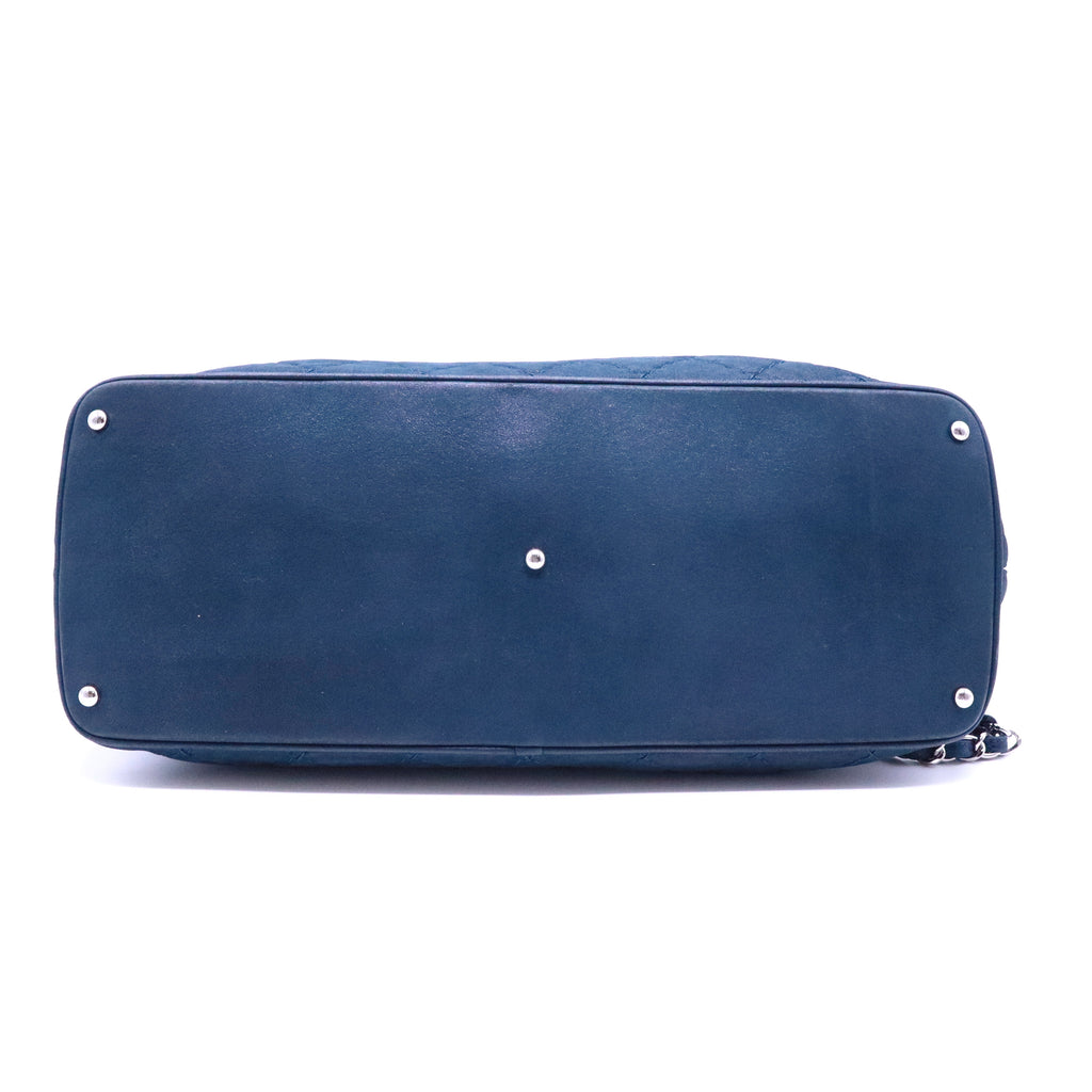 CC Sea Hit Tote Quilted Iridescent Calfskin Large twins for gisel