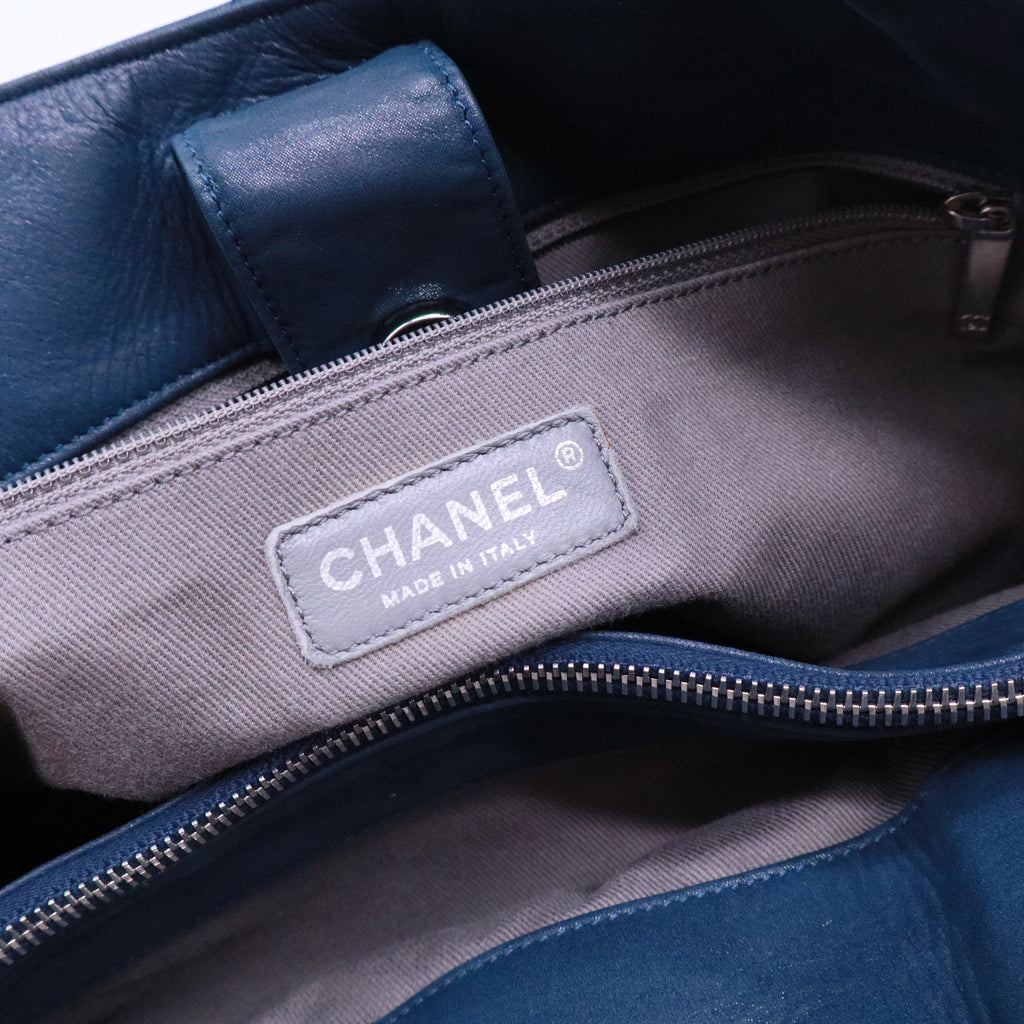 CC Sea Hit Tote Quilted Iridescent Calfskin Large twins for gisel