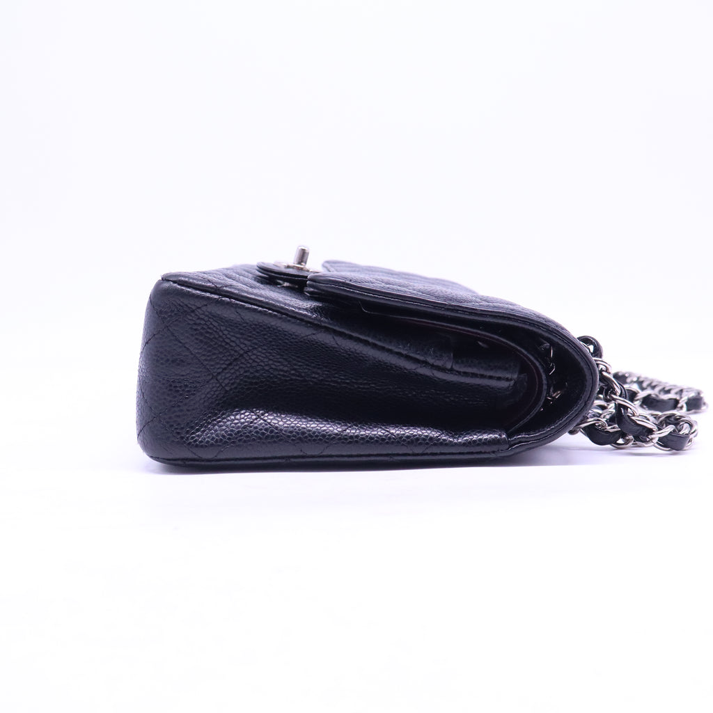 Vintage Classic Double Flap Bag Quilted Caviar Medium B21144