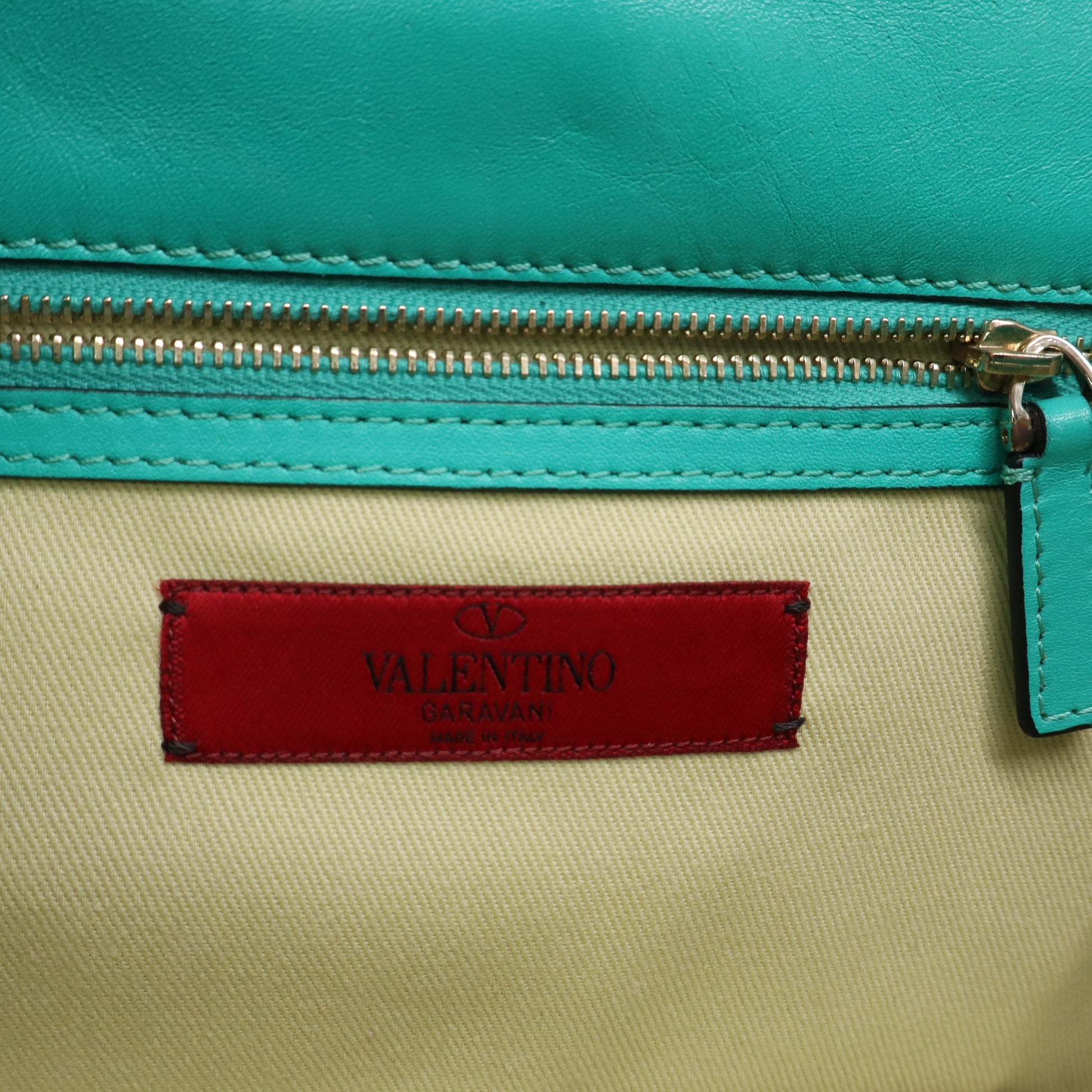 Valentino Garavani Glam Lock bag B22525