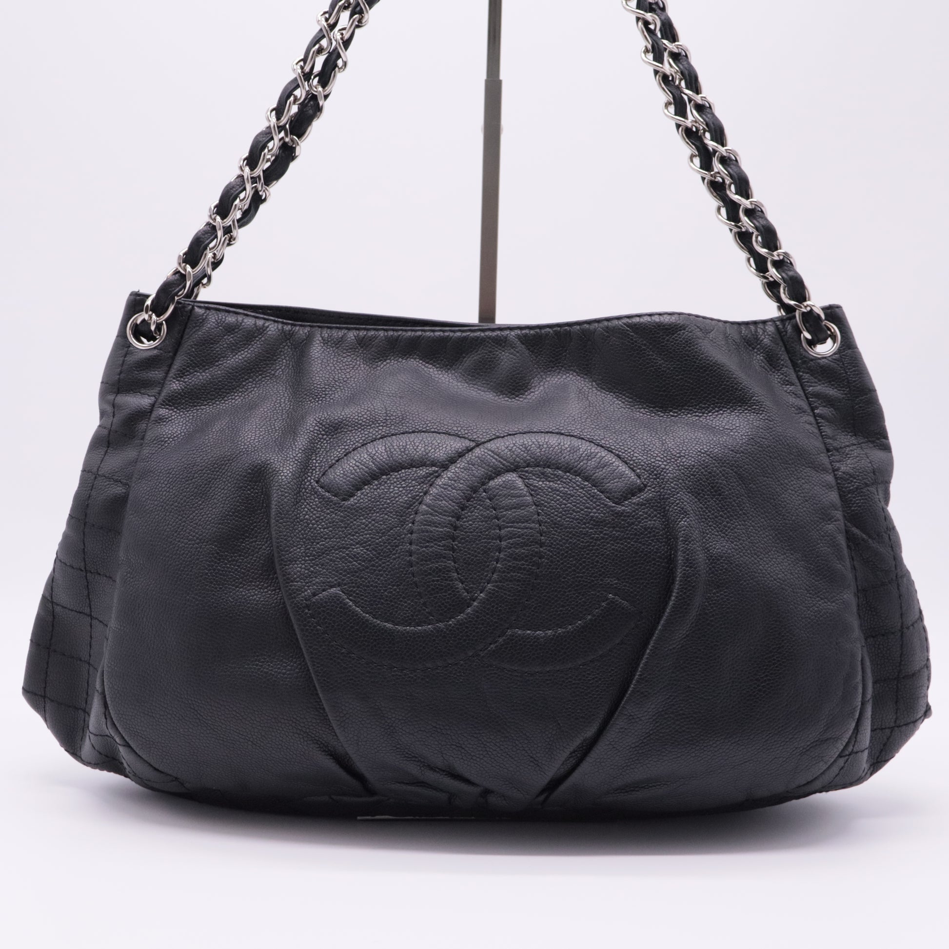 Timeless Half Moon Tote Caviar Large for precious