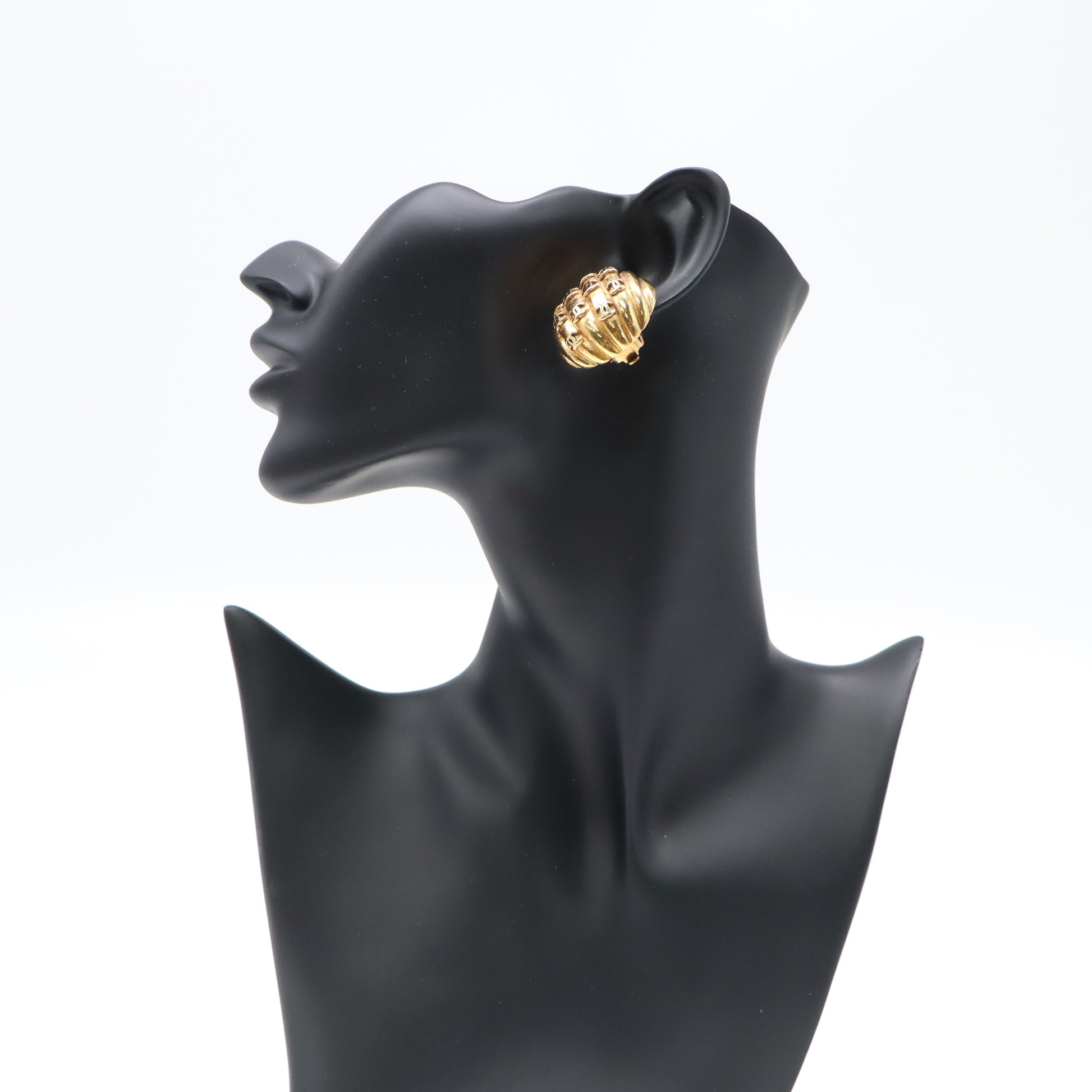Vintage Christian Dior Ribbed Shell Dome Clip-On Earrings W21987