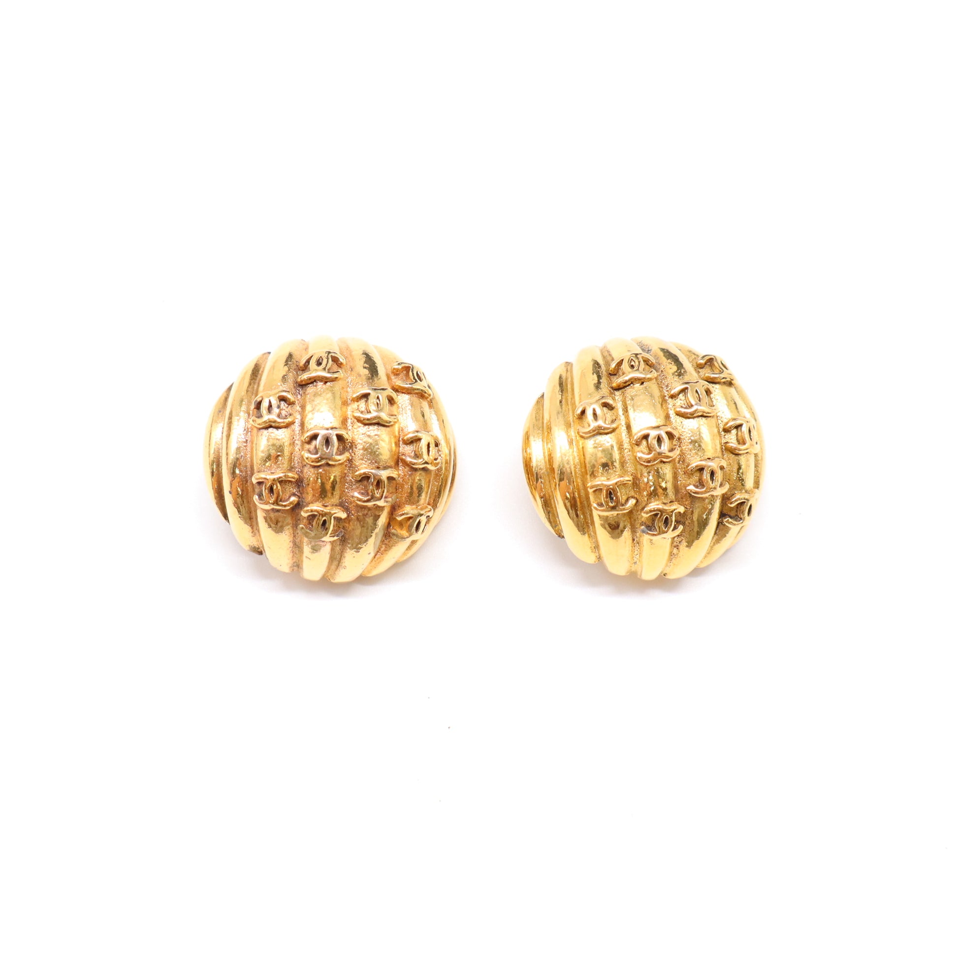 Vintage Christian Dior Ribbed Shell Dome Clip-On Earrings W21987