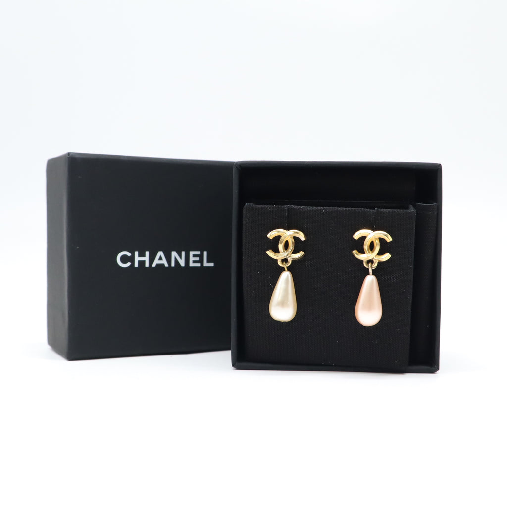 Chanel Classic CC Interlocking CC Faux Pearl Drop Earrings W21996
