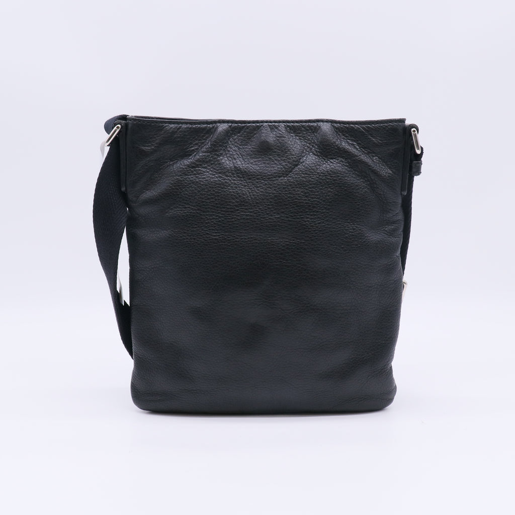 Yves Saint Laurent Hamptons Y-Line Leather Messenger Bag B23340
