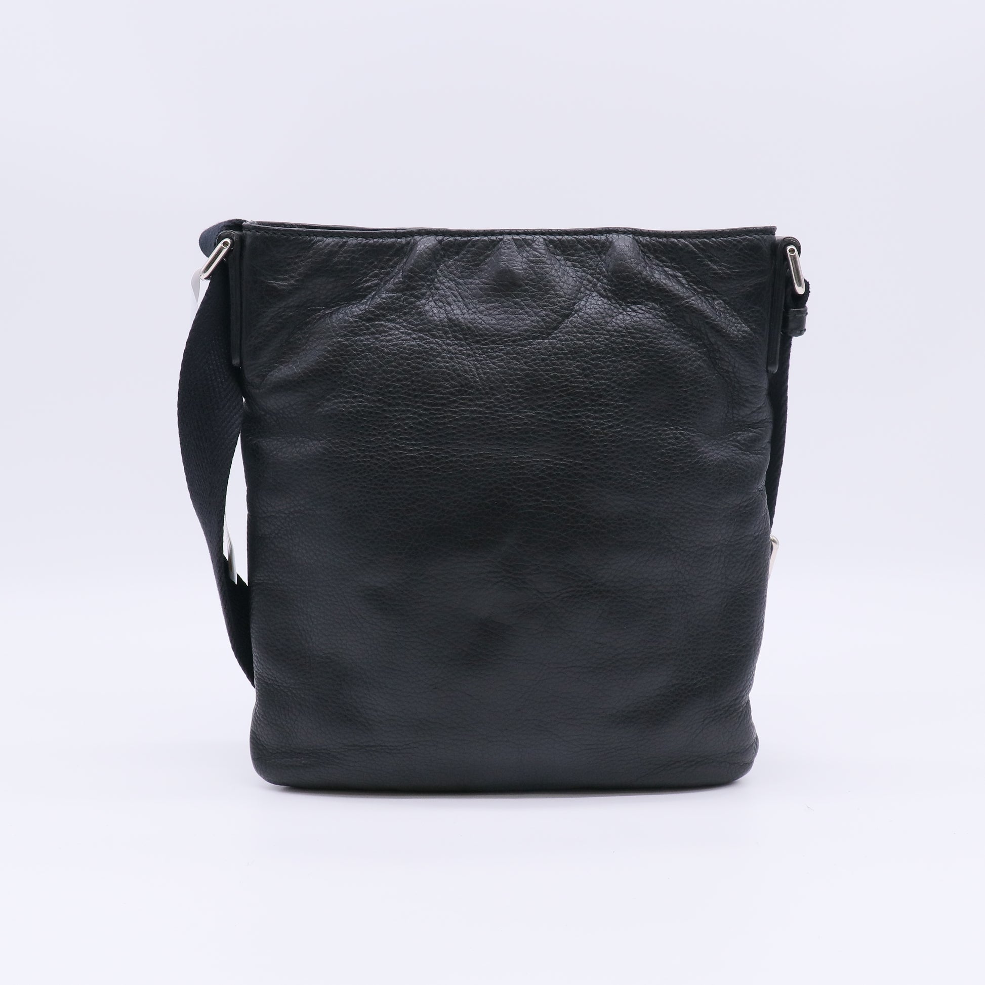 Yves Saint Laurent Hamptons Y-Line Leather Messenger Bag B23340