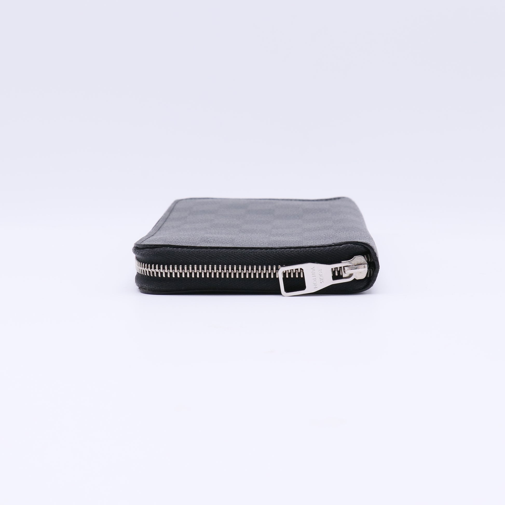 Damier Graphite Zippy Organizer Wallet W21586