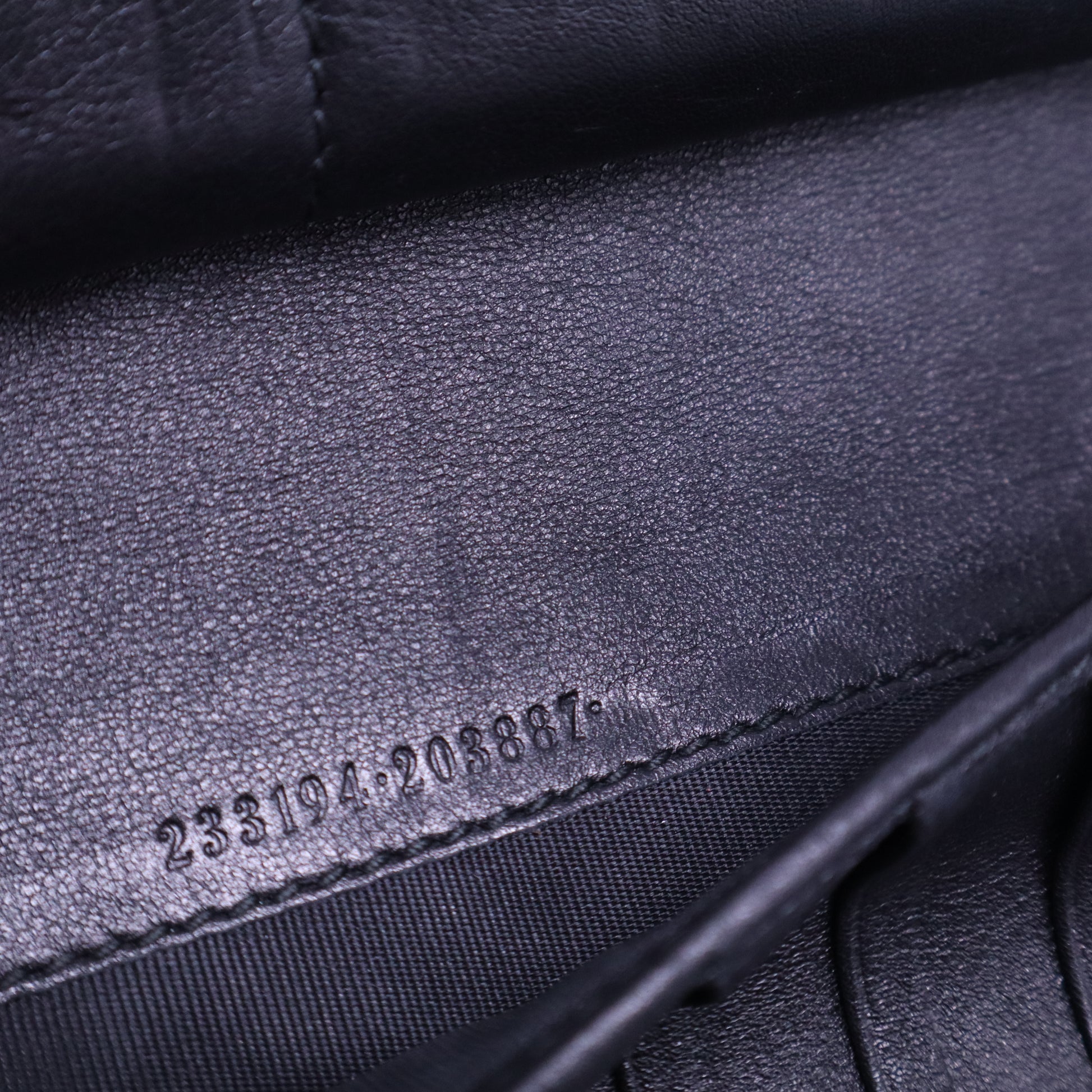 Guccissima Zip Around  W20901